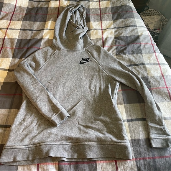 CLOSET CLEAN OUT - Picture 4 of 16